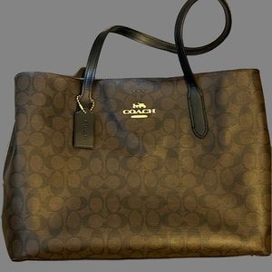 Coach Large Avenue Carryall in Signature canvas